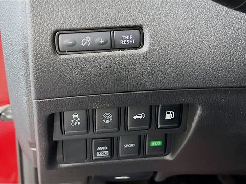 Used 2019 Nissan Rogue SV image 10