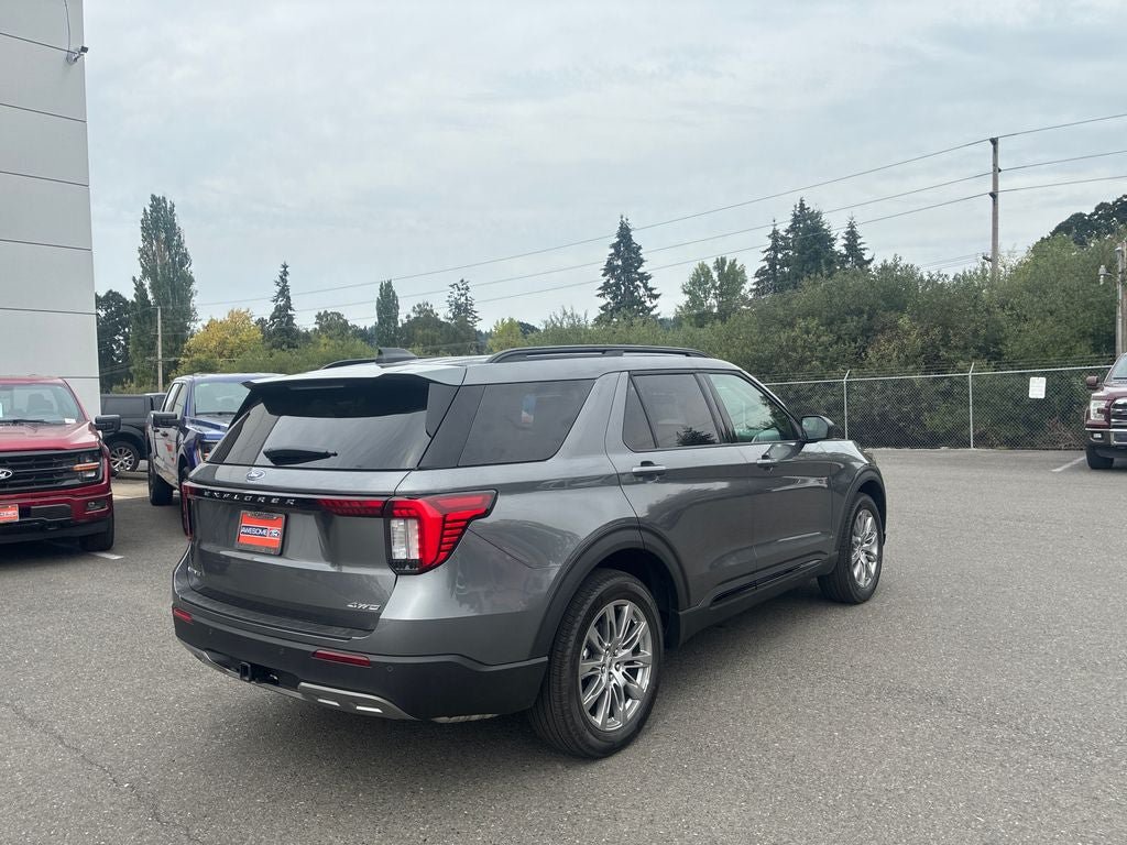 Used 2026 Ford Explorer Active w/ Active Comfort Package AWD/4WD image 8