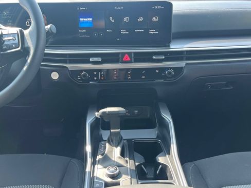 Used 2024 Kia Sorento LX FWD image 23