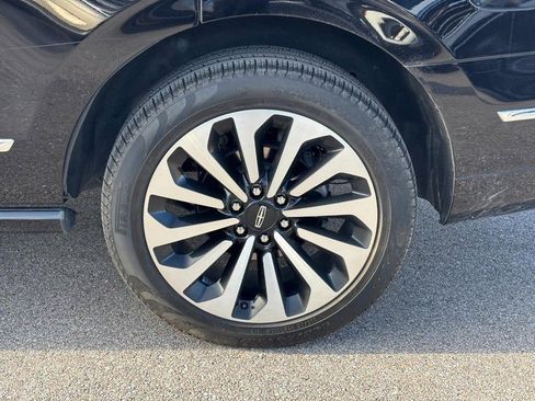 Used 2024 Lincoln Navigator Reserve image 9