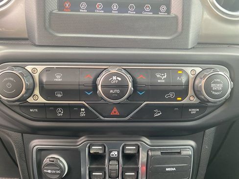Used 2020 Jeep Wrangler Unlimited Sahara AWD/4WD image 16