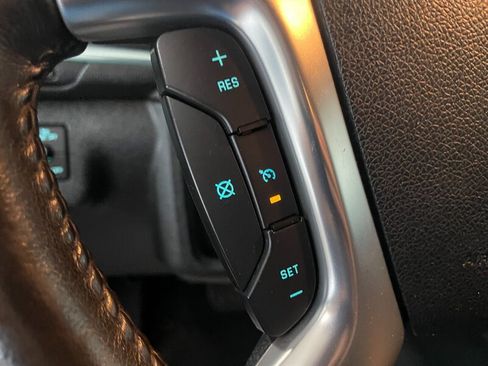 Used 2016 Chevrolet Traverse LT w/ Style and Technology Package FWD image 11