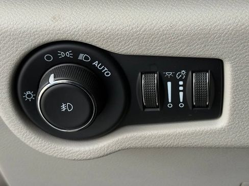 Used 2022 Chrysler Pacifica Touring-L FWD image 30