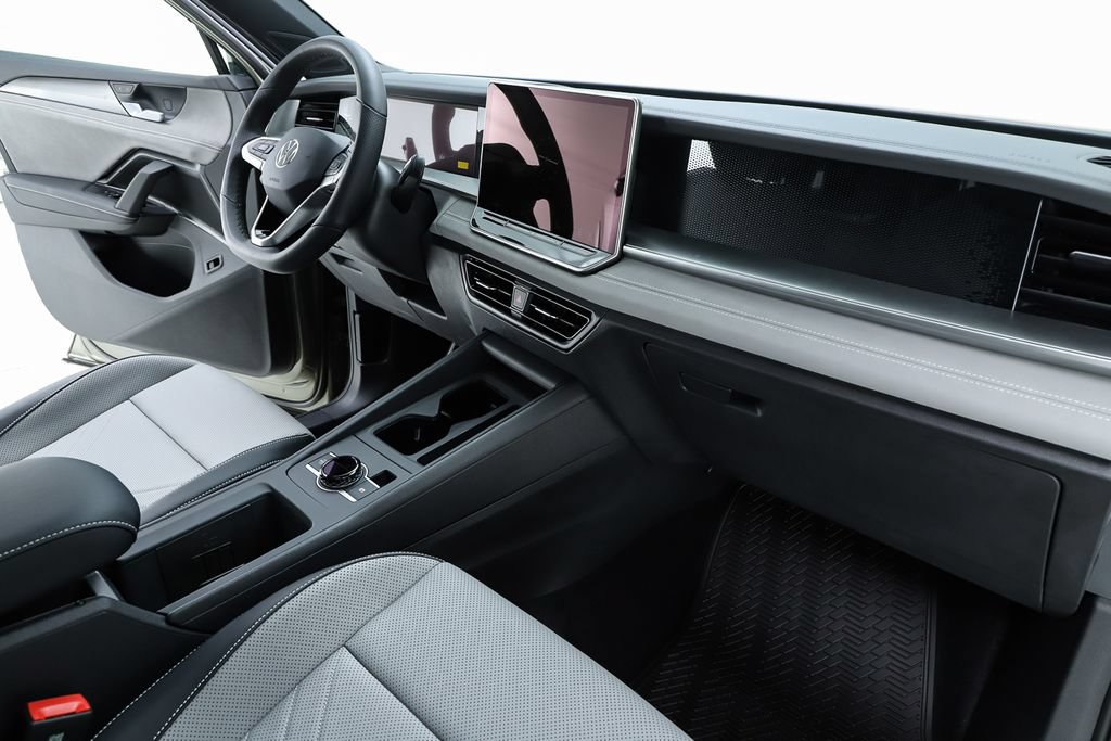 New 2026 Volkswagen Tiguan SE R-Line FWD image 72