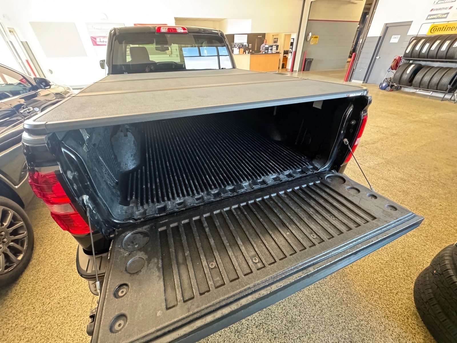 Used 2014 GMC Sierra 1500 SLT w/ All-Terrain Package AWD/4WD image 8