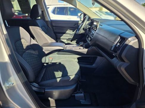 Used 2023 Nissan Pathfinder S image 9