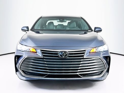 Used 2021 Toyota Avalon XLE image 2