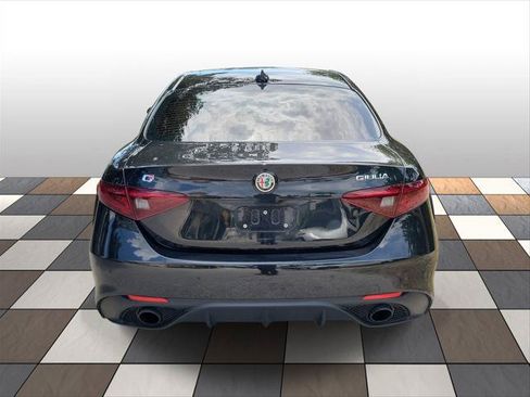 Used 2023 Alfa Romeo Giulia Veloce RWD image 5