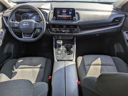 Used 2025 Nissan Rogue SV FWD image 17