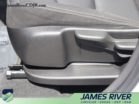 Used 2024 GMC Terrain SLE FWD image 23