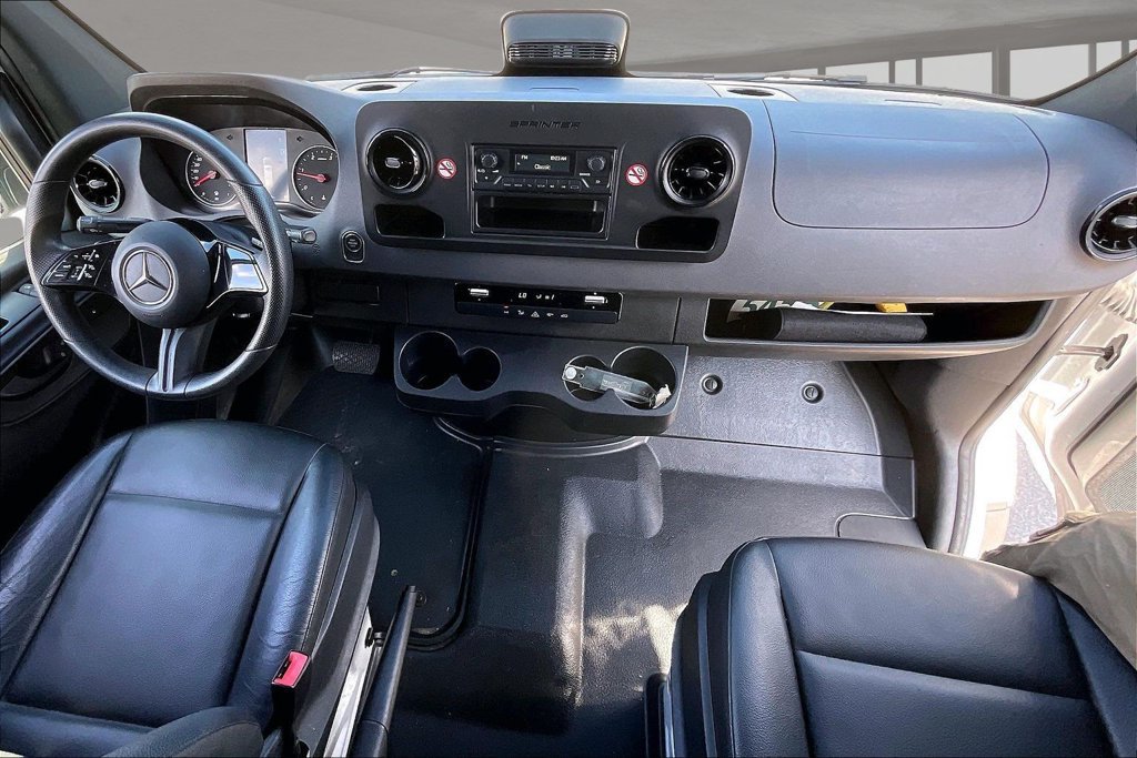 Used 2025 Mercedes-Benz Sprinter 2500 image 7