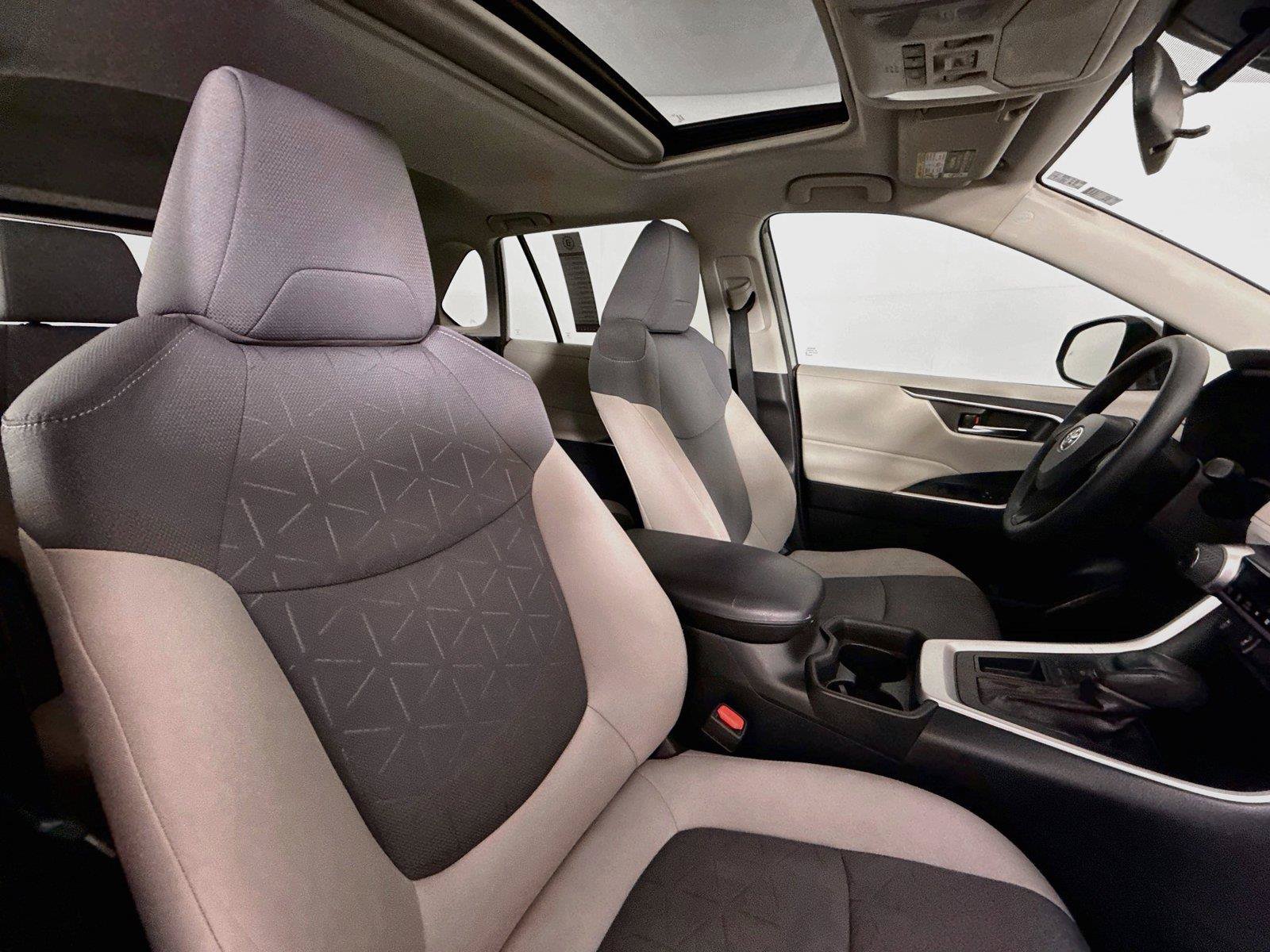 Used 2019 Toyota RAV4 XLE w/ Convenience Package FWD image 44