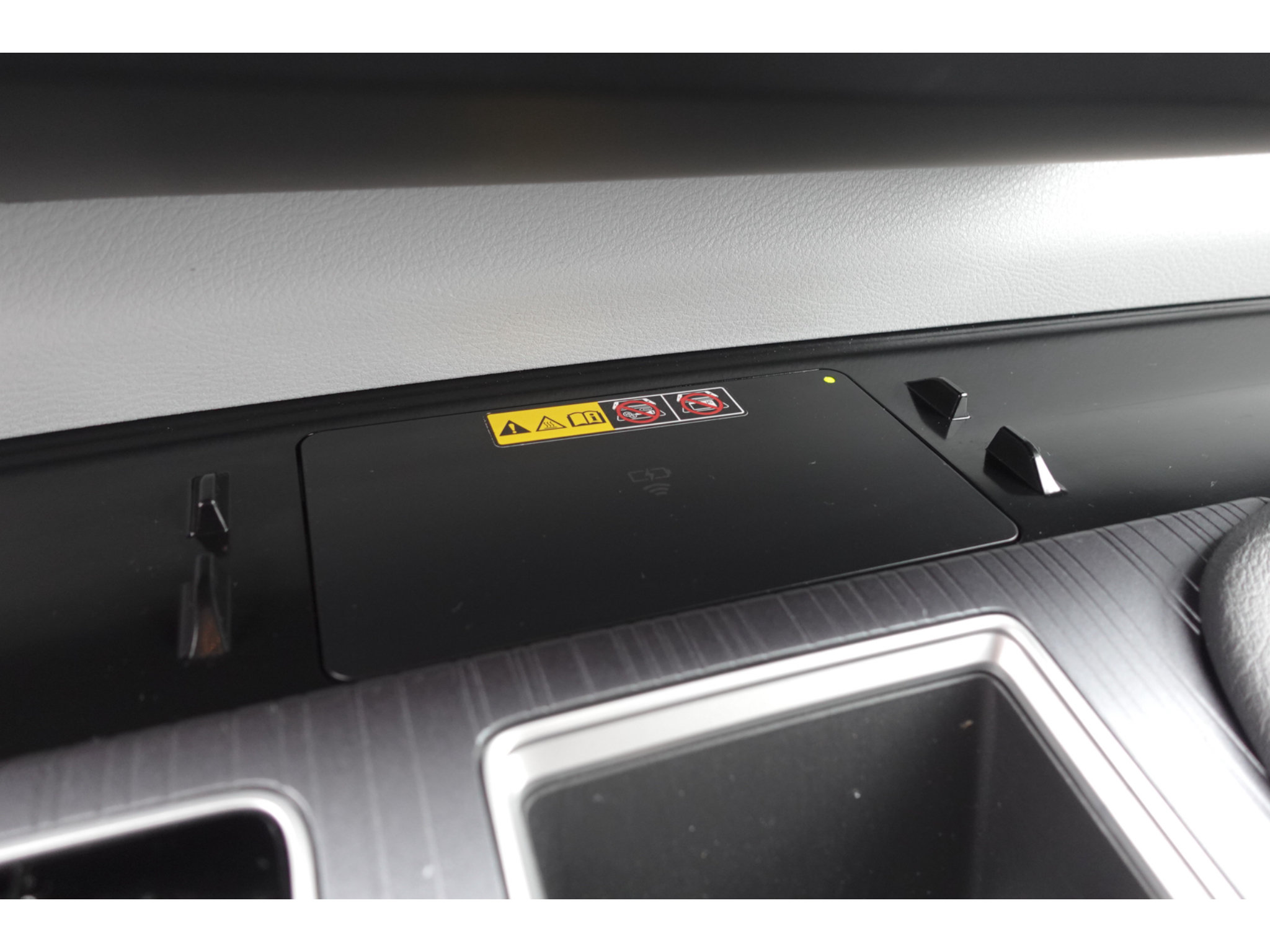Certified 2025 Toyota Sienna LE FWD image 19