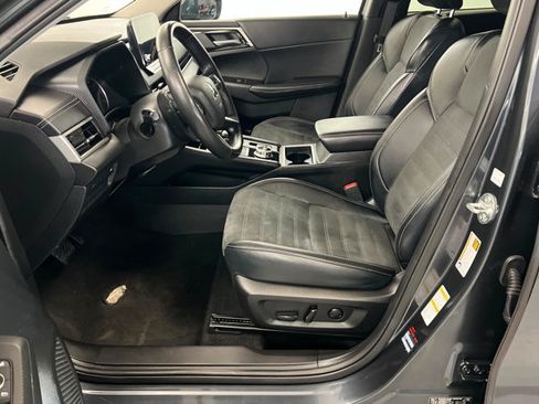 Used 2024 Mitsubishi Outlander SE FWD image 17