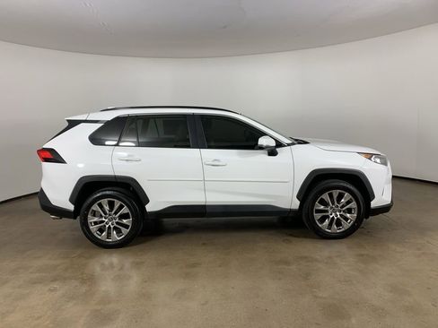 Used 2020 Toyota RAV4 XLE Premium FWD image 7