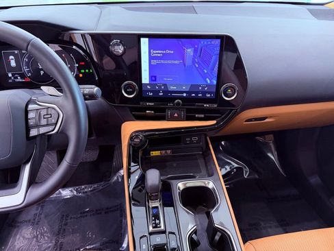 Used 2025 Lexus NX 250 FWD w/ Accessory Package (Z2) image 25
