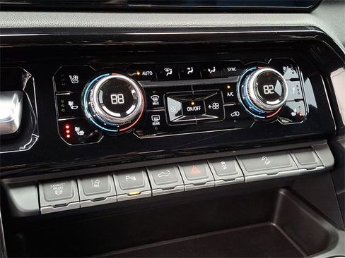 Used 2024 GMC Sierra 2500 AT4 w/ AT4 Premium Plus Package image 12