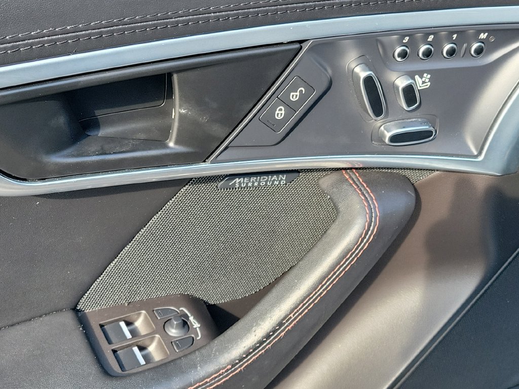 Used 2020 Jaguar F-TYPE Coupe RWD image 21