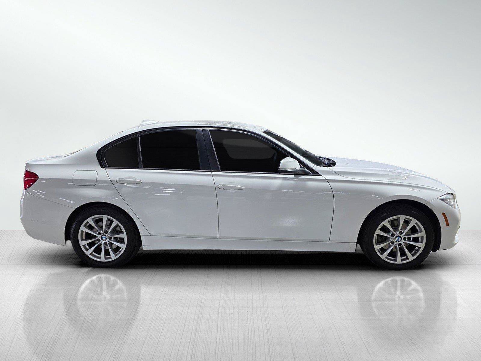 Used 2016 BMW 320i Sedan RWD image 5