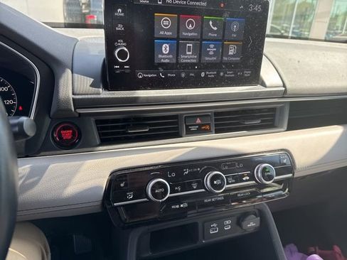 Used 2024 Honda Pilot Touring image 7