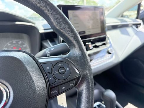 Used 2025 Toyota Corolla LE FWD image 18