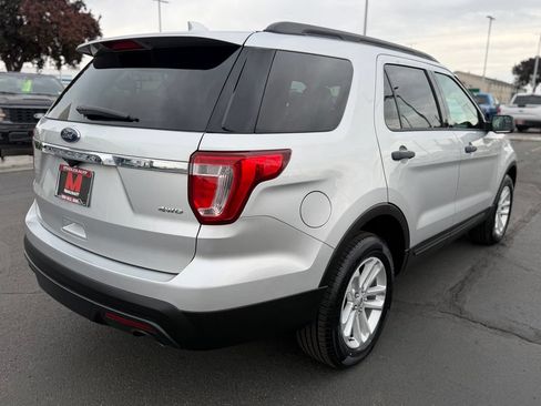 Used 2017 Ford Explorer 4WD image 3