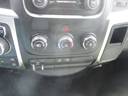 Used 2016 RAM 1500 Classic SLT AWD/4WD image 34