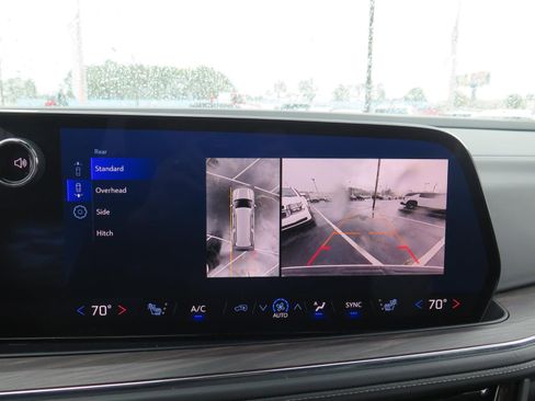 Used 2025 Chevrolet Suburban Z71 image 18