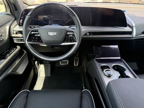 New 2027 Cadillac Vistiq Platinum w/ LPO, Floor Liner Package AWD/4WD image 9
