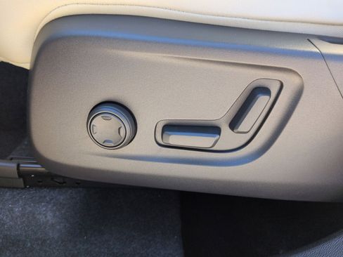 New 2026 Volvo XC40 B5 Ultra w/ Protection Package Premier image 14