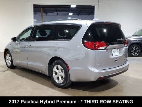 Used 2017 Chrysler Pacifica Premium image 12