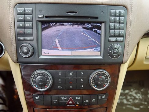 Used 2011 Mercedes-Benz GL 450 4MATIC image 25