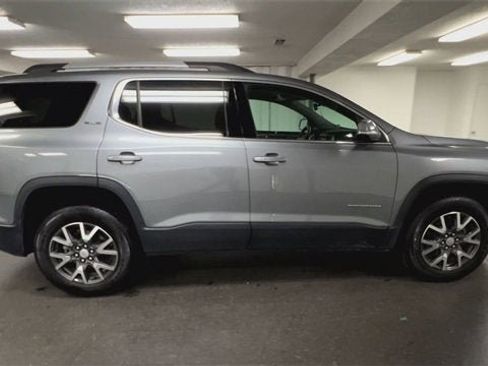 Used 2023 GMC Acadia SLE w/ Driver Convenience Package image 9