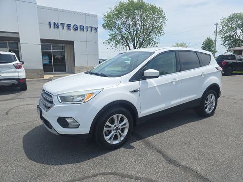 Used 2017 Ford Escape SE AWD/4WD image 2