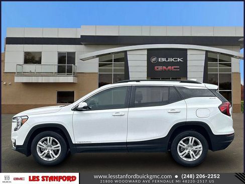 Used 2023 GMC Terrain SLE w/ Driver Convenience Package FWD image 2