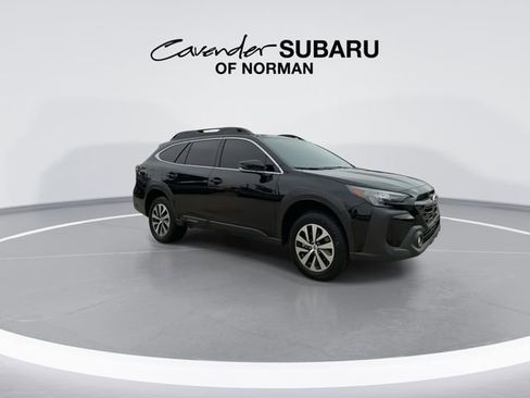 Used 2025 Subaru Outback Premium AWD/4WD image 2