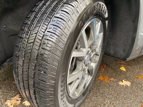 Used 2021 GMC Acadia SLE w/ Driver Convenience Package image 25