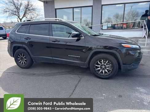 Used 2018 Jeep Cherokee Latitude Plus w/ Comfort/Convenience Group image 2