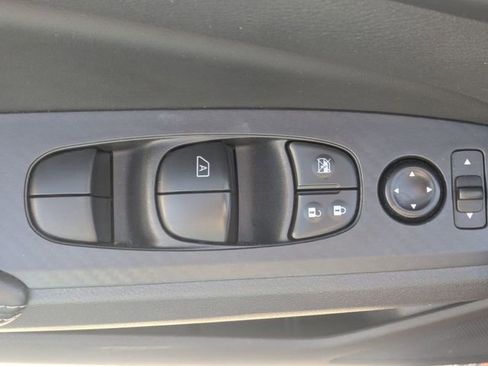 Used 2025 Nissan Altima 2.5 SV image 12