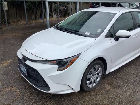 Used 2021 Toyota Corolla LE FWD image 1