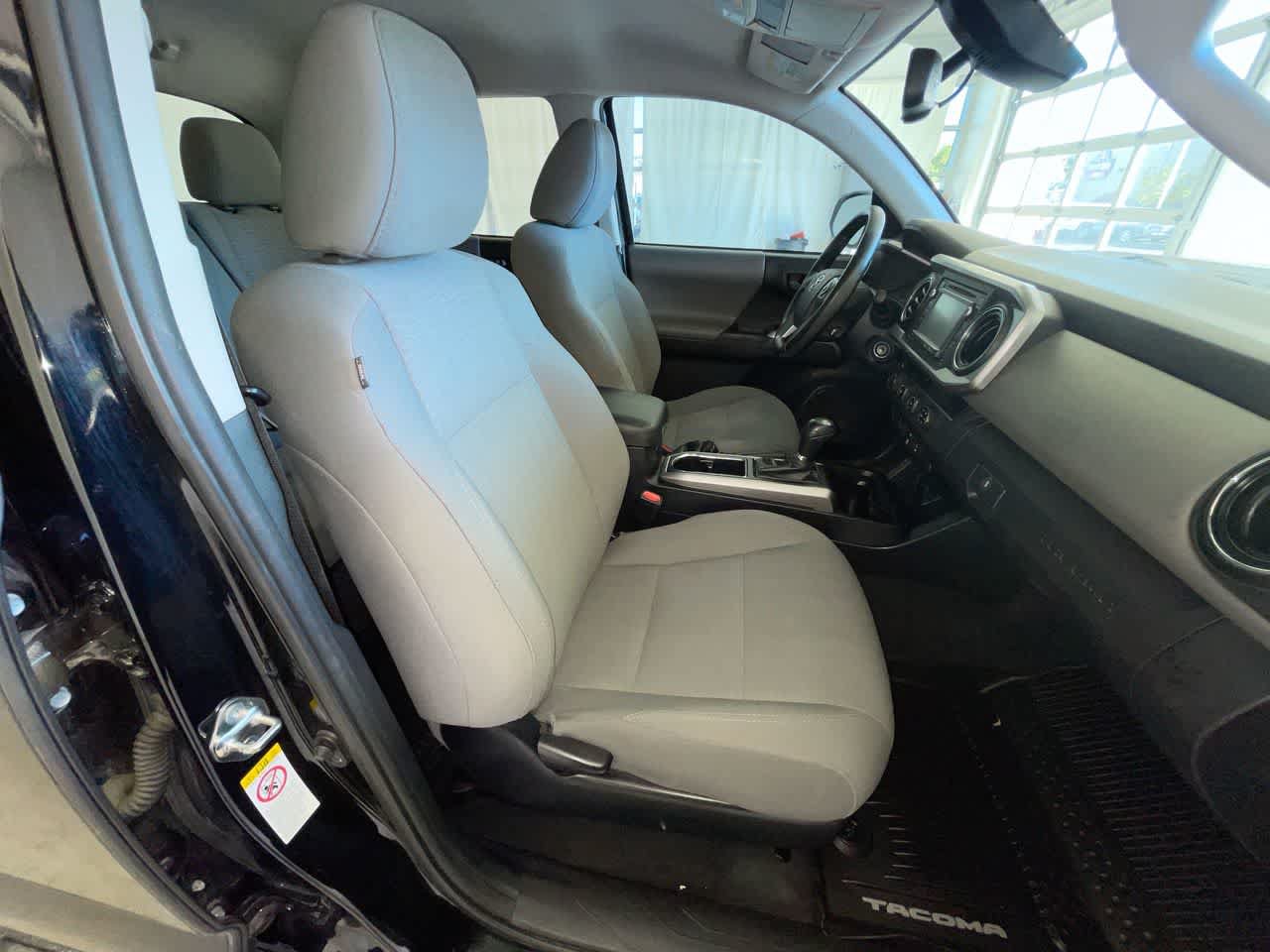 Used 2018 Toyota Tacoma SR5 AWD/4WD image 23