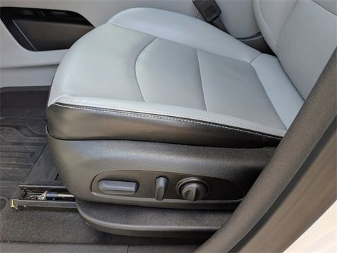 Used 2024 GMC Terrain SLT image 24