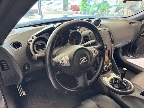 Used 2011 Nissan 370Z Coupe RWD image 13