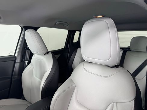 Used 2022 Jeep Renegade Limited image 3