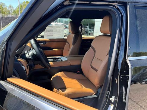 New 2025 Nissan Armada SL w/ Captain's Chari Seat Package image 10