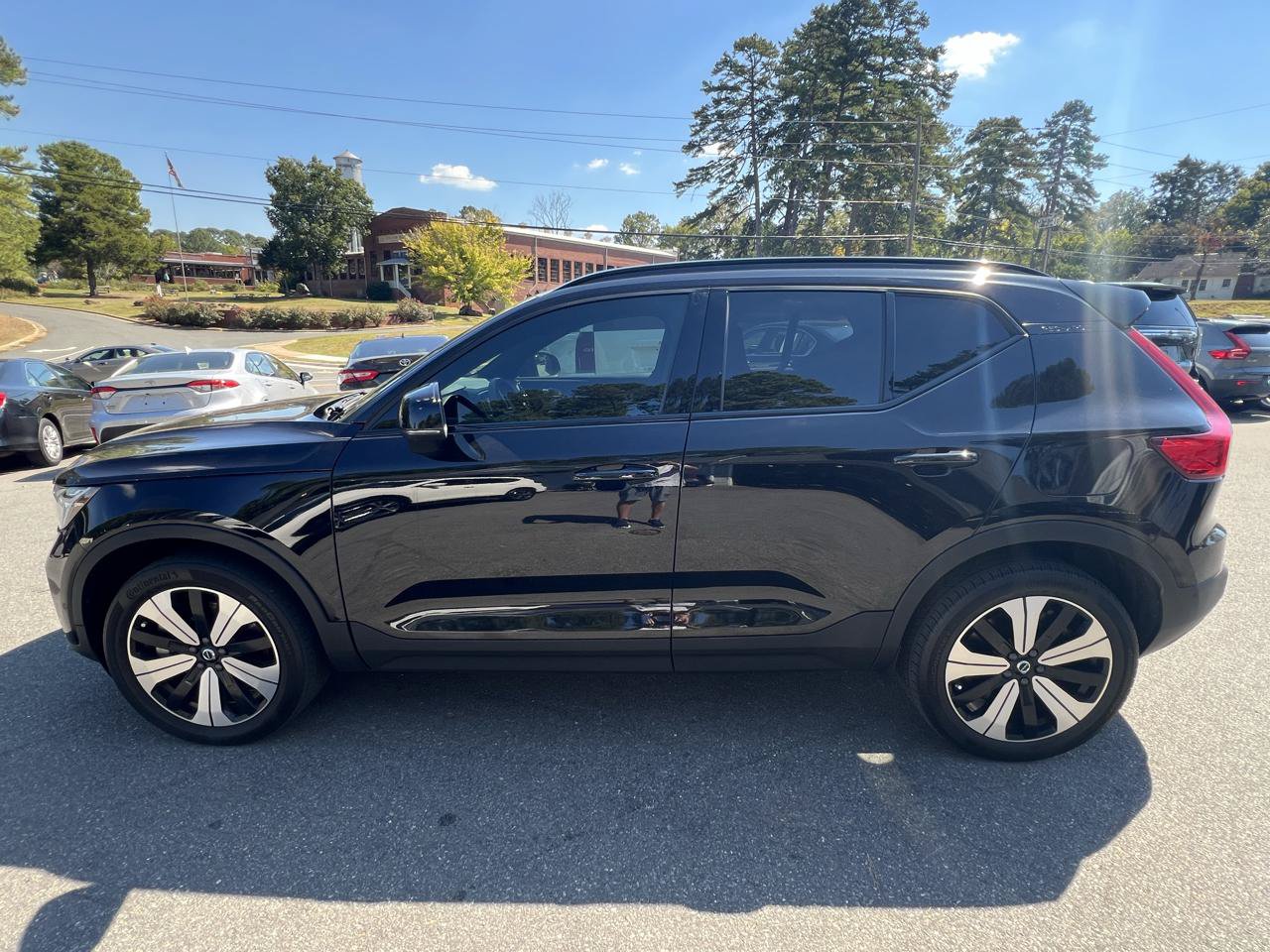 Used 2023 Volvo XC40 Recharge Plus AWD/4WD image 2
