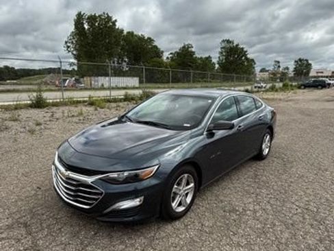 Used 2020 Chevrolet Malibu LS w/ LPO, Convenience Package 1 FWD image 3