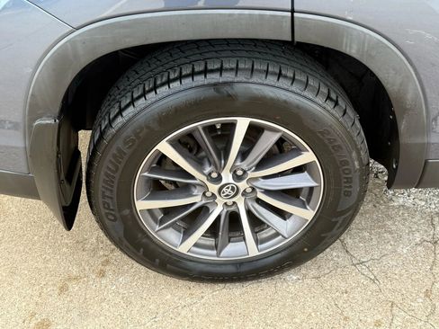 Used 2019 Toyota Highlander XLE image 46