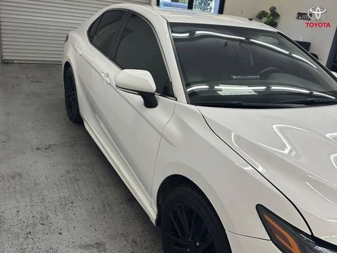 Used 2023 Toyota Camry SE FWD image 3