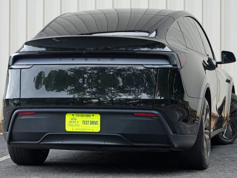 Used 2026 Tesla Model Y 2WD image 5